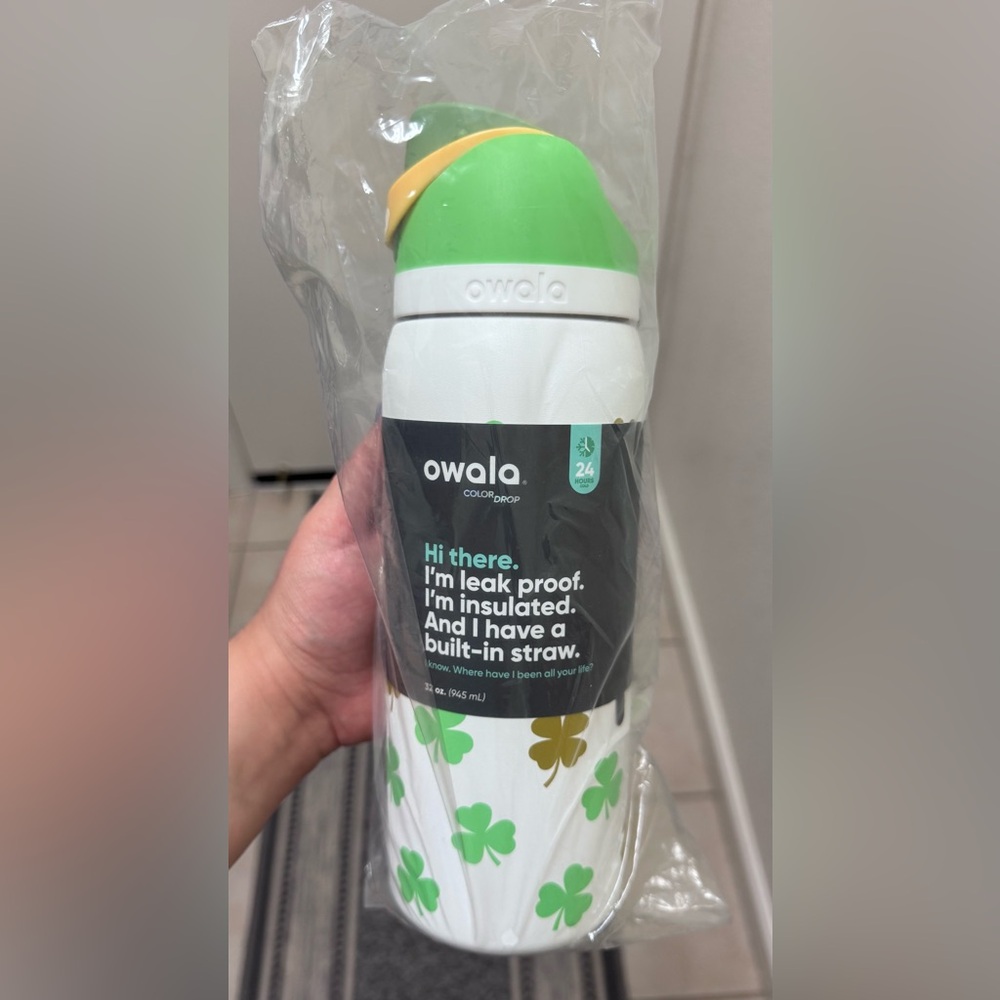NWT Owala Color Drop 32oz FreeSip “CLOVER THE RAINBOW” - Picture 3 of 8
